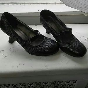 Hot Kiss kitten heels